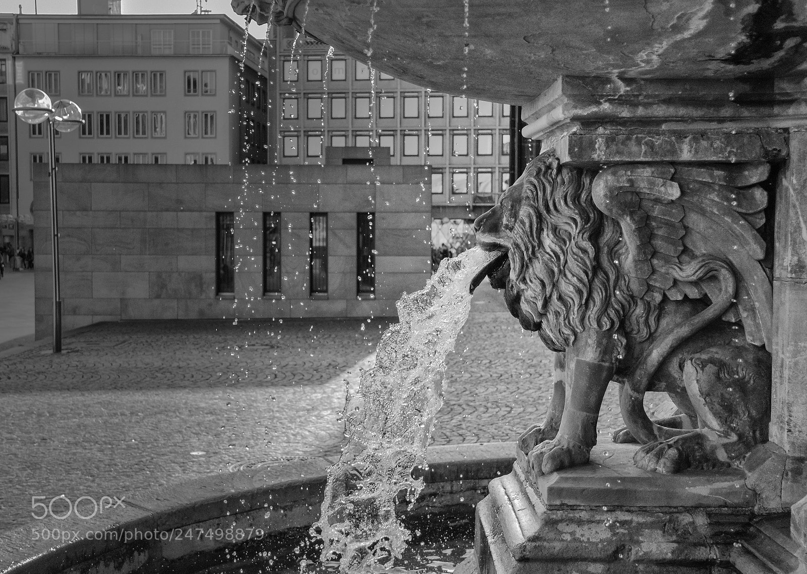 Canon EOS 600D (Rebel EOS T3i / EOS Kiss X5) sample photo. Fountain next to the photography