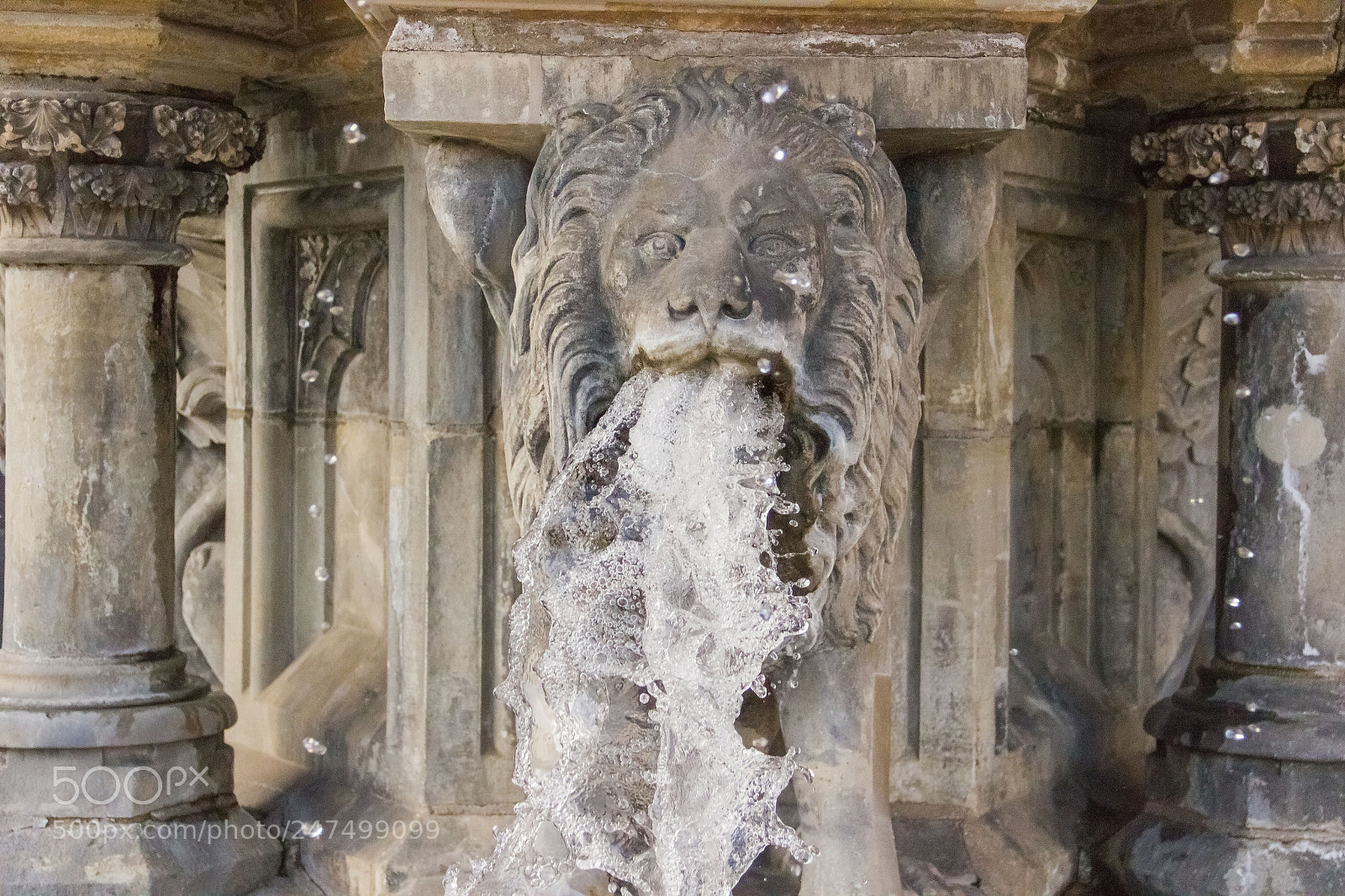 Canon EOS 600D (Rebel EOS T3i / EOS Kiss X5) sample photo. Fountain next to the photography