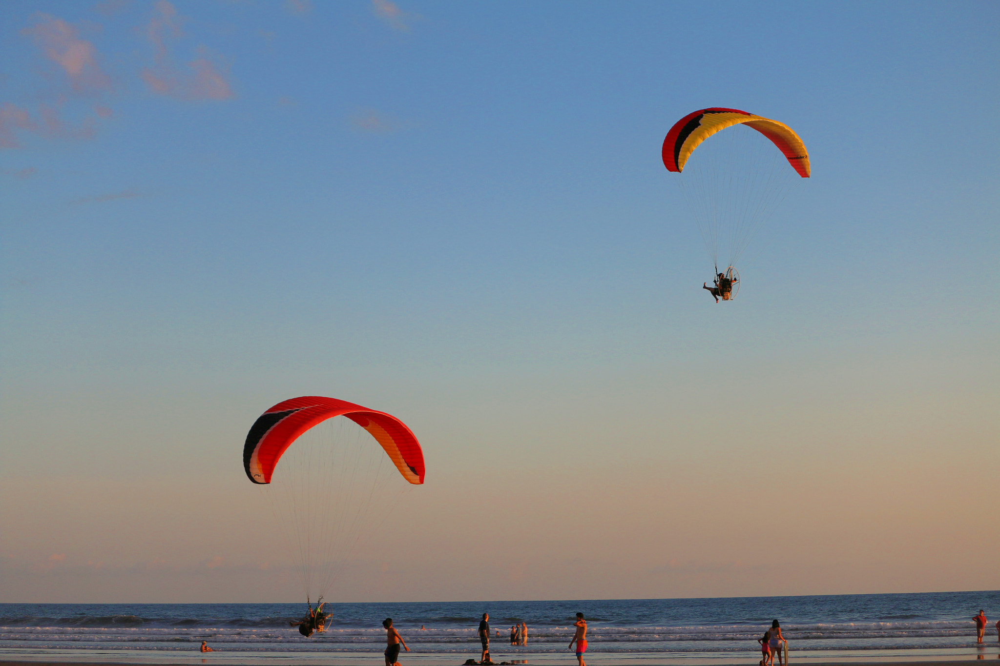 Canon EF-S 55-250mm F4-5.6 IS II sample photo. Parapente photography
