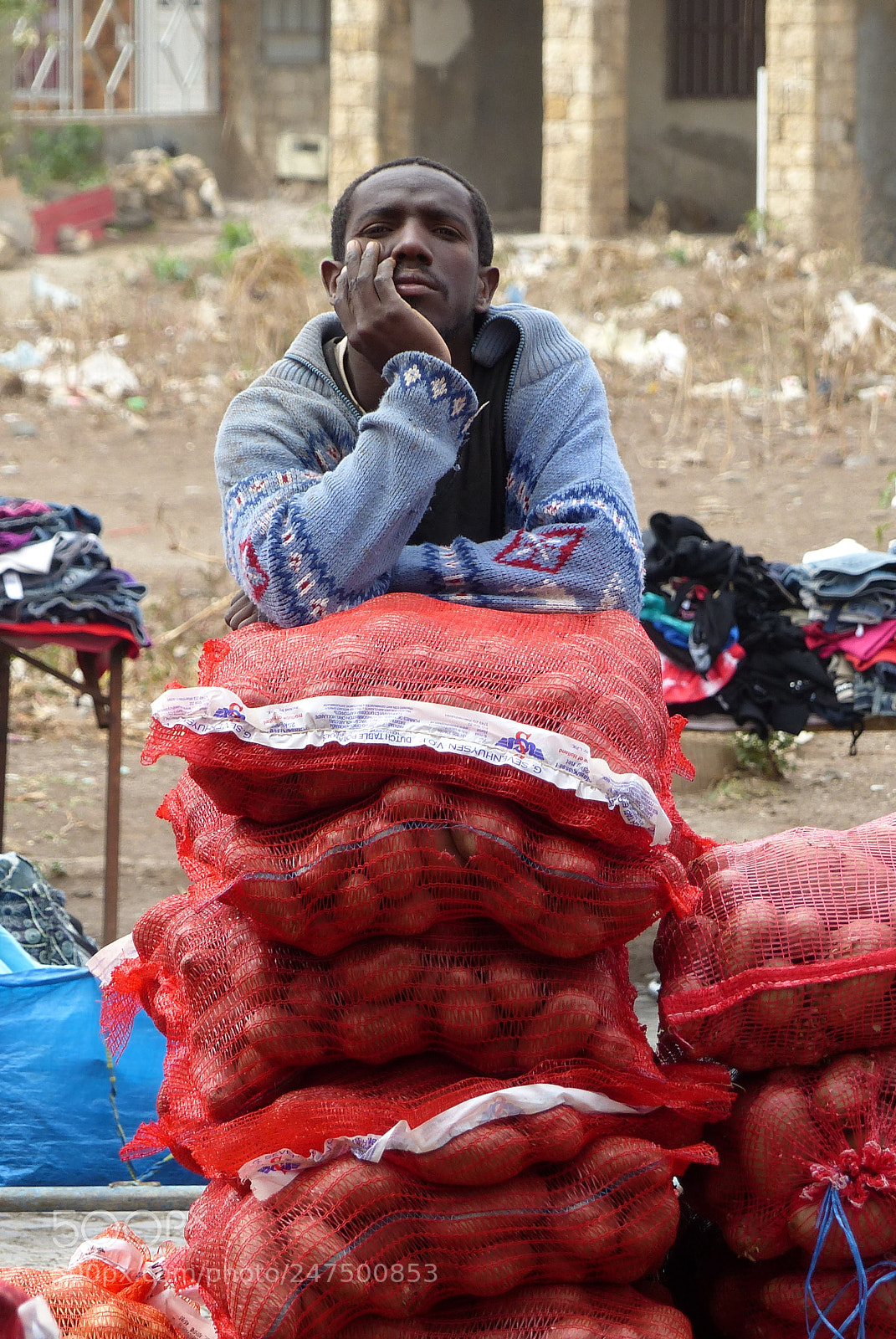 Panasonic Lumix DMC-FZ200 sample photo. Onion seller, assomada market photography