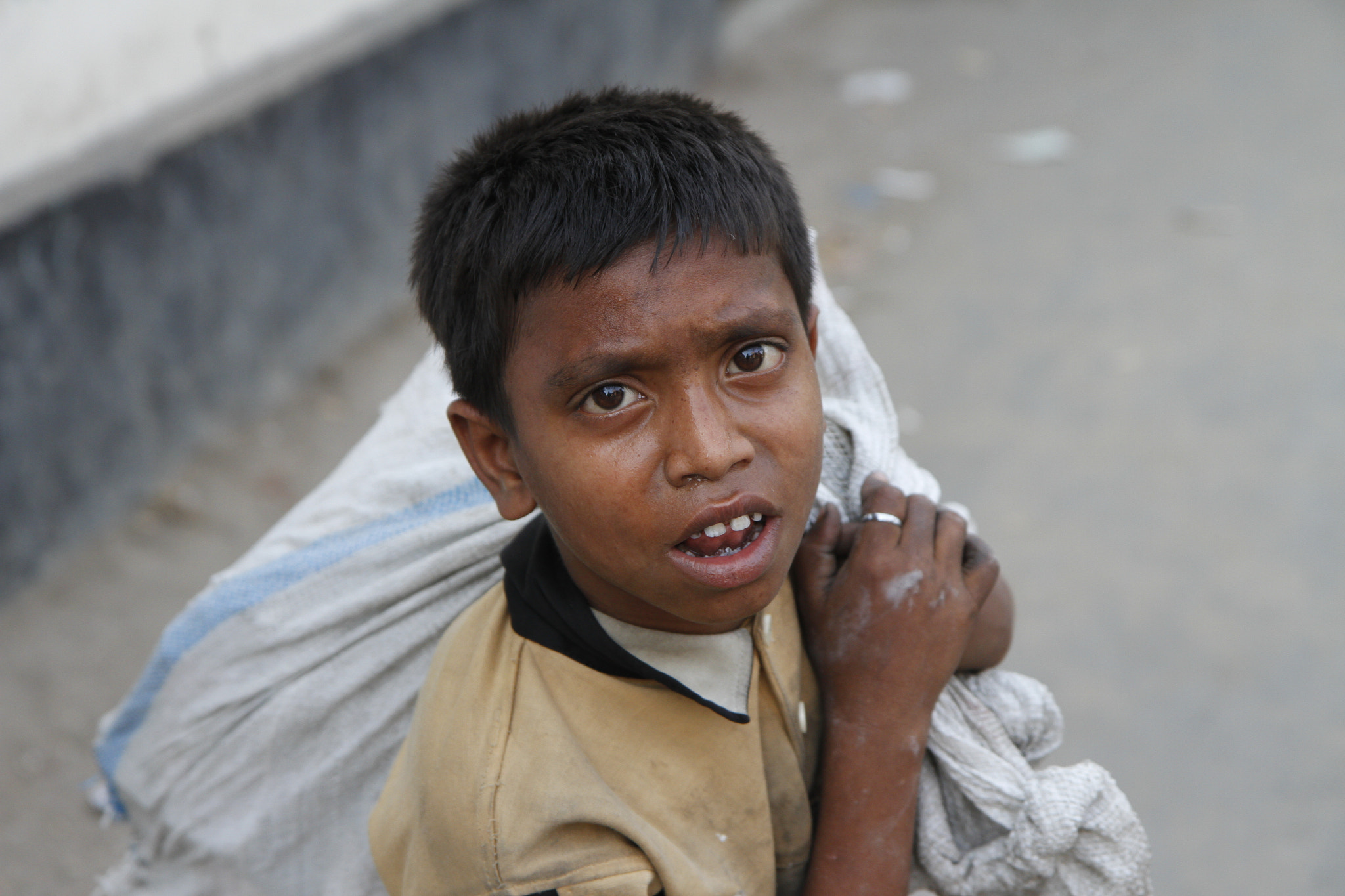 Canon EOS 7D + Canon EF-S 17-55mm F2.8 IS USM sample photo. Garbage collecting boy photography