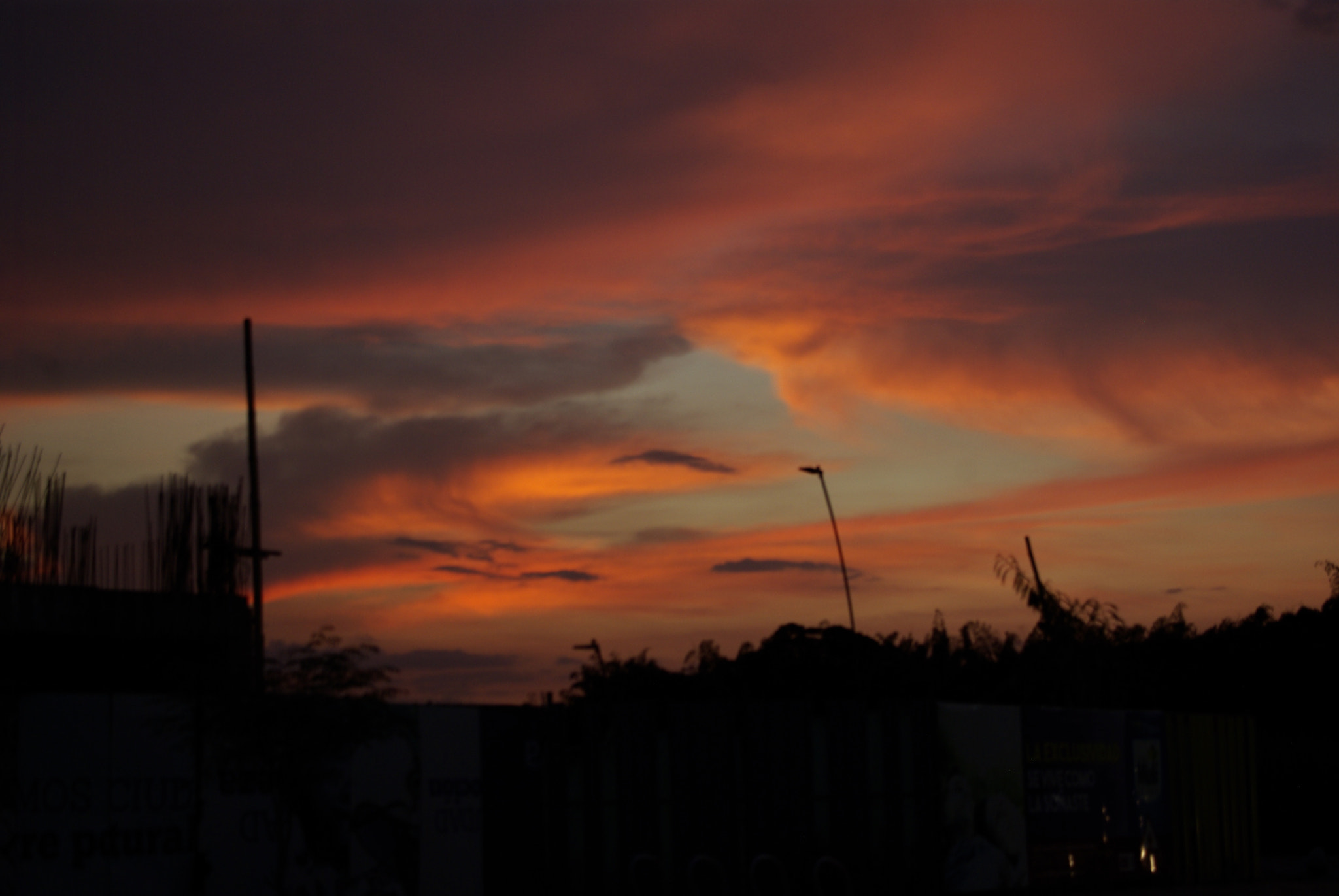 Pentax K10D + Pentax smc DA 16-45mm F4 ED AL sample photo. Red sky photography