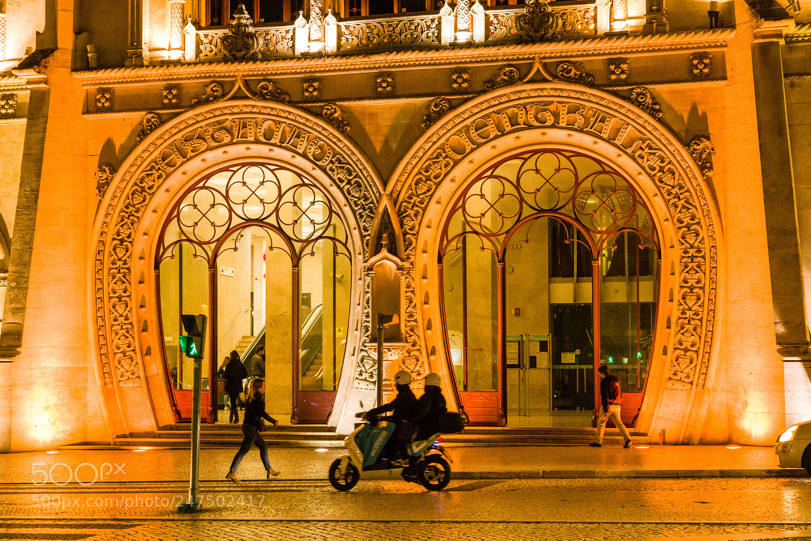 Sony a7R II sample photo. Lisbon - station gates photography