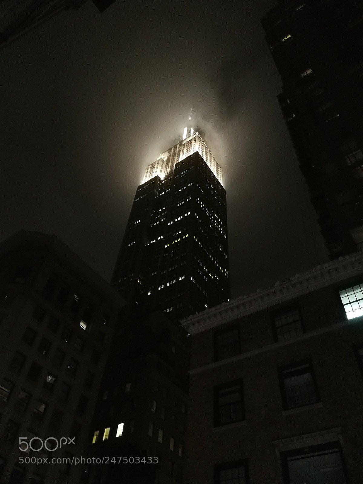 HUAWEI P10 sample photo. Misty empire state building photography