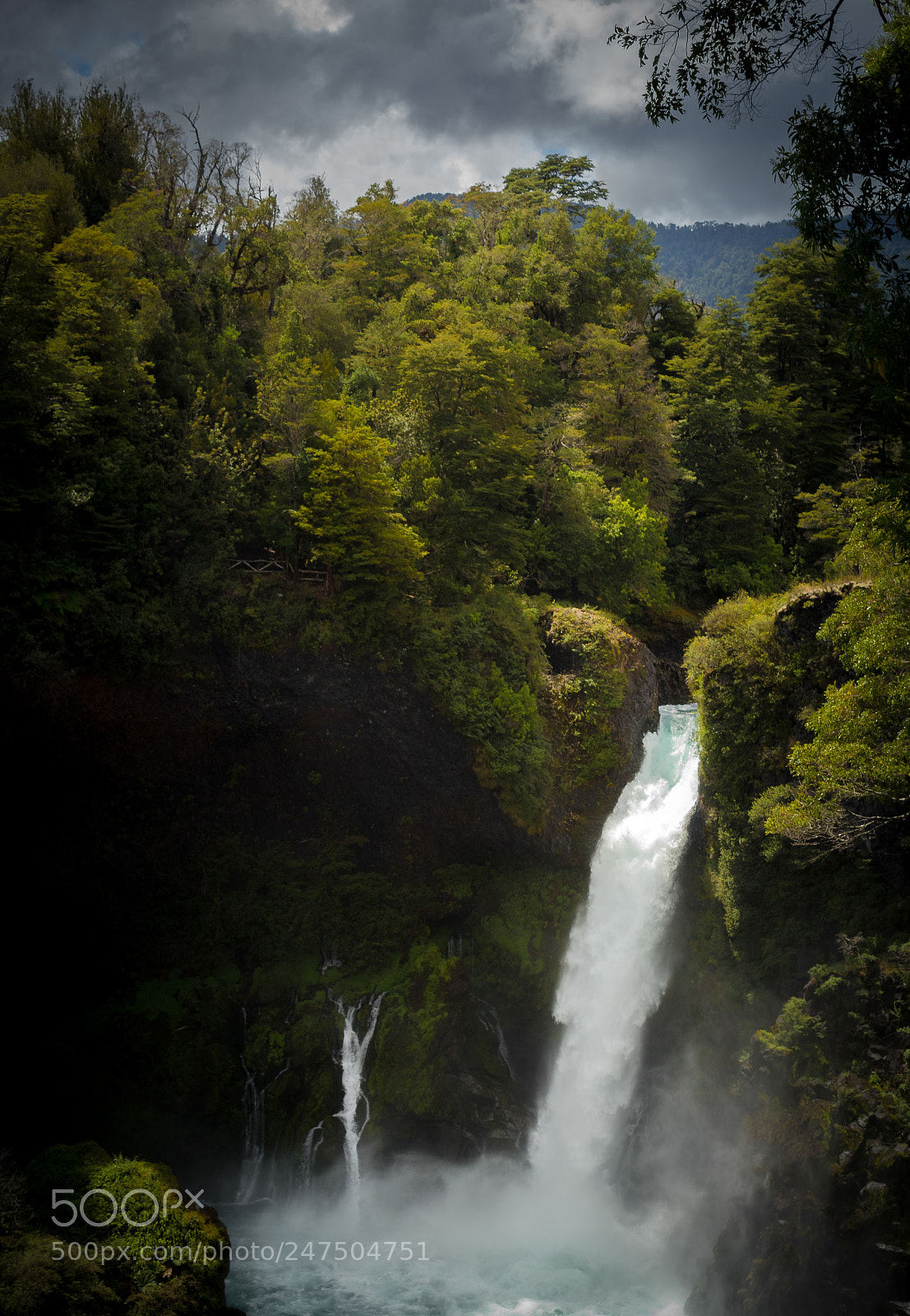 Canon EOS 1300D (EOS Rebel T6 / EOS Kiss X80) sample photo. Water fall photography