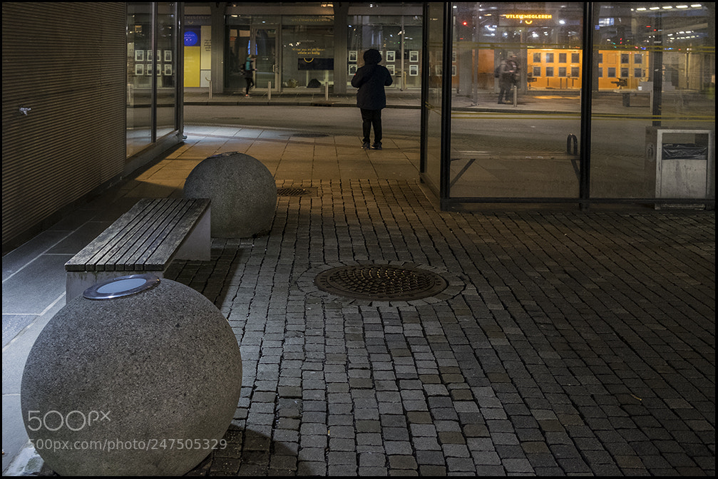 Fujifilm X-T1 sample photo. Bus stop..... photography