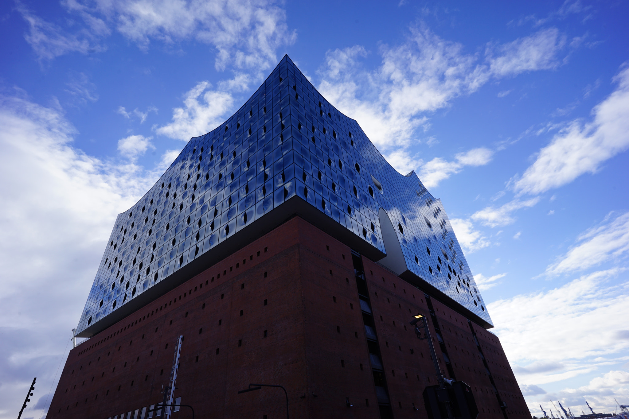 ZEISS Batis 18mm F2.8 sample photo. Elbphilharmonie hamburg photography