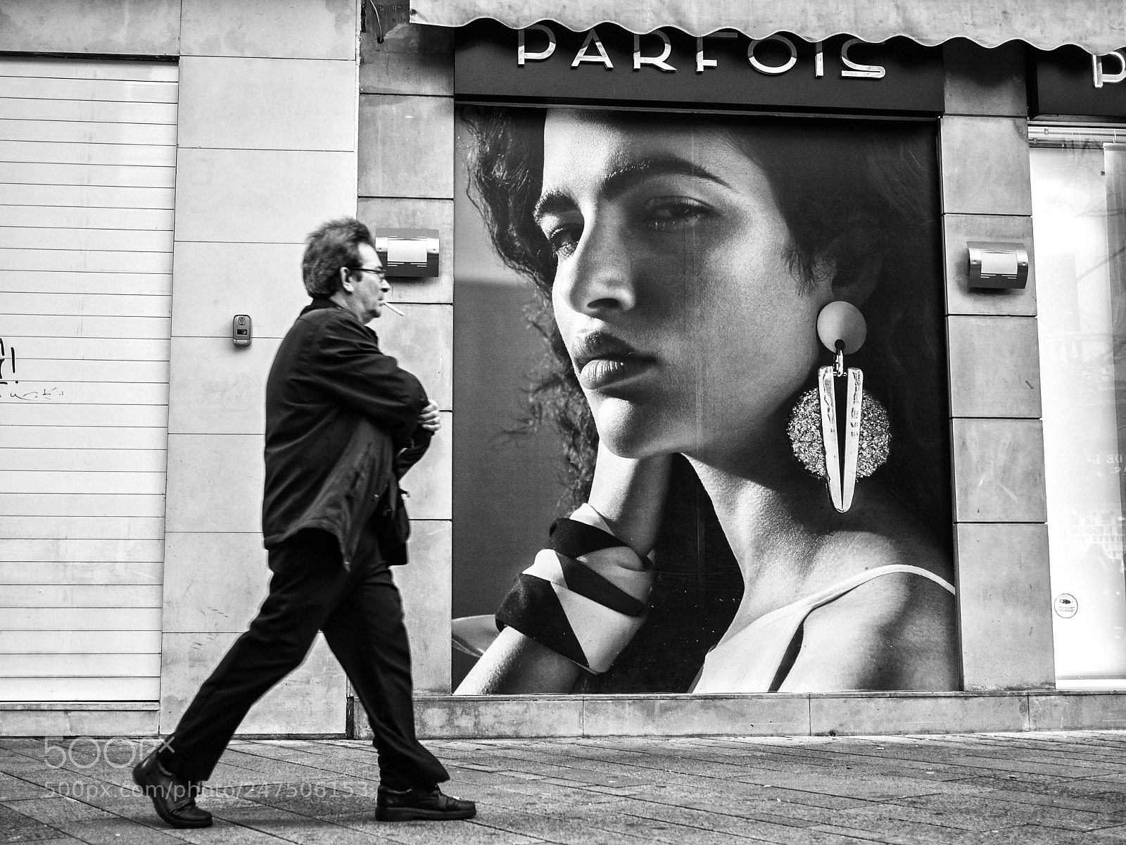 Olympus OM-D E-M1 sample photo. Smoking on the street photography