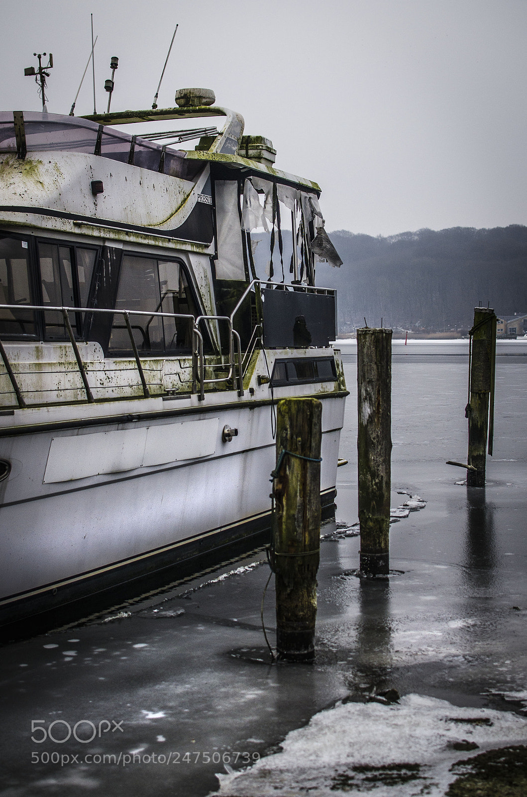 Nikon D5100 sample photo. Stranded photography