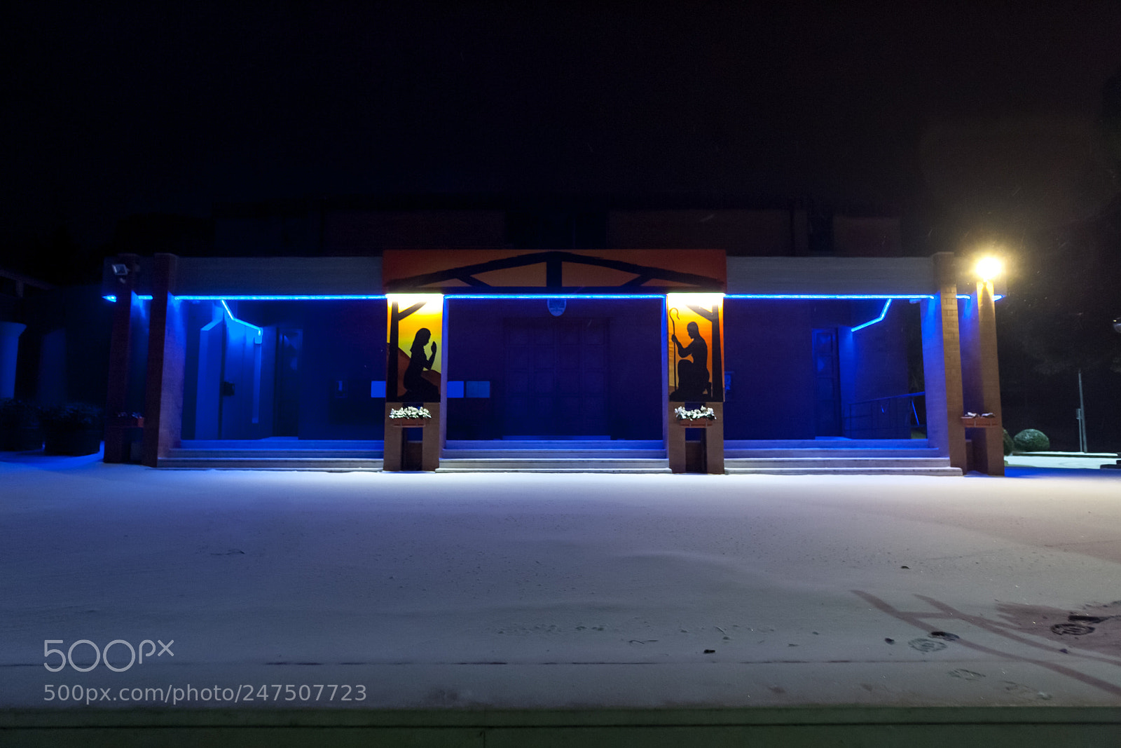 Canon EOS-1D Mark II sample photo. Blue church and snow:3 photography