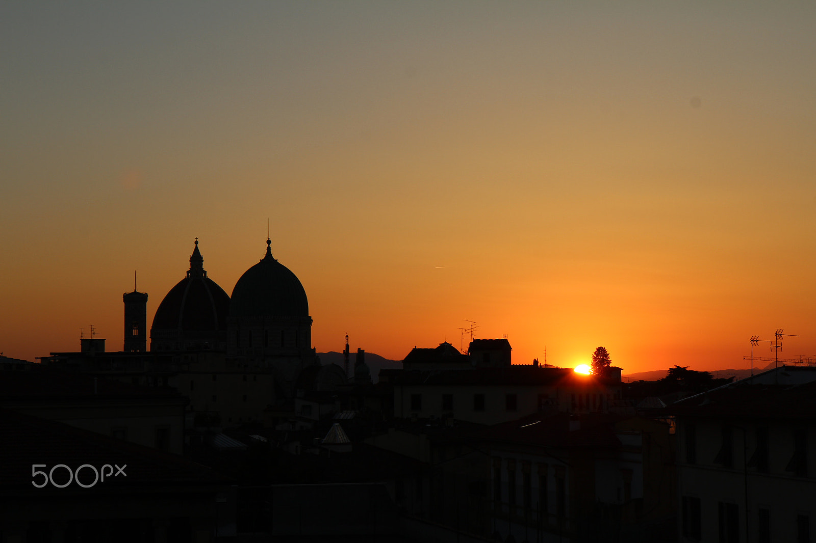 Canon EOS 600D (Rebel EOS T3i / EOS Kiss X5) + Canon EF-S 17-55mm F2.8 IS USM sample photo. Sunset over florence roofs photography
