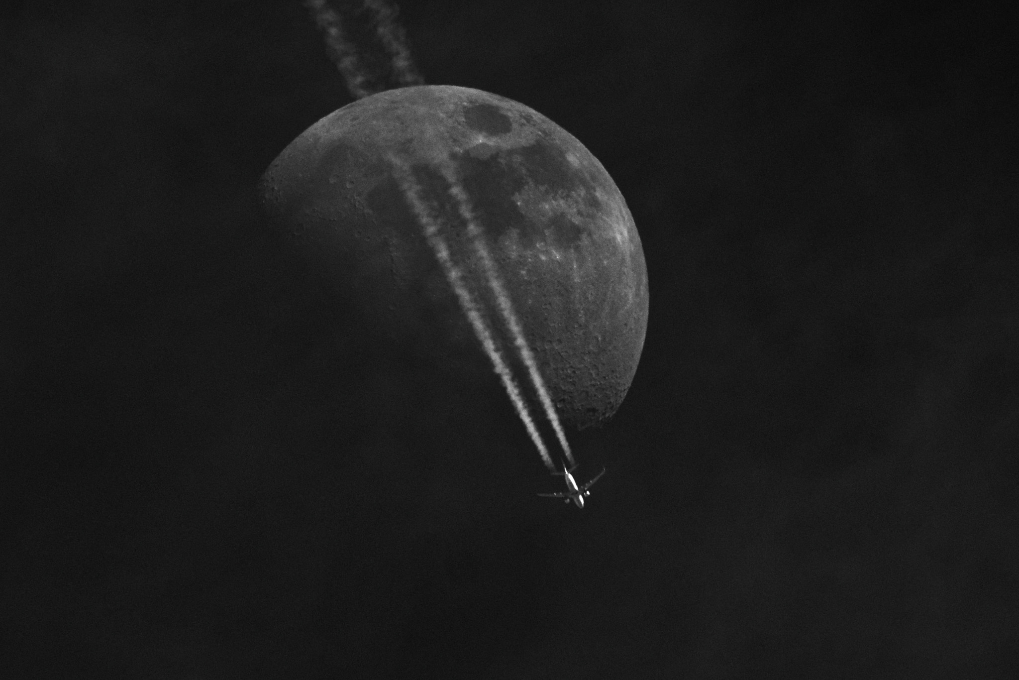 Tamron SP 150-600mm F5-6.3 Di VC USD sample photo. Moon photography