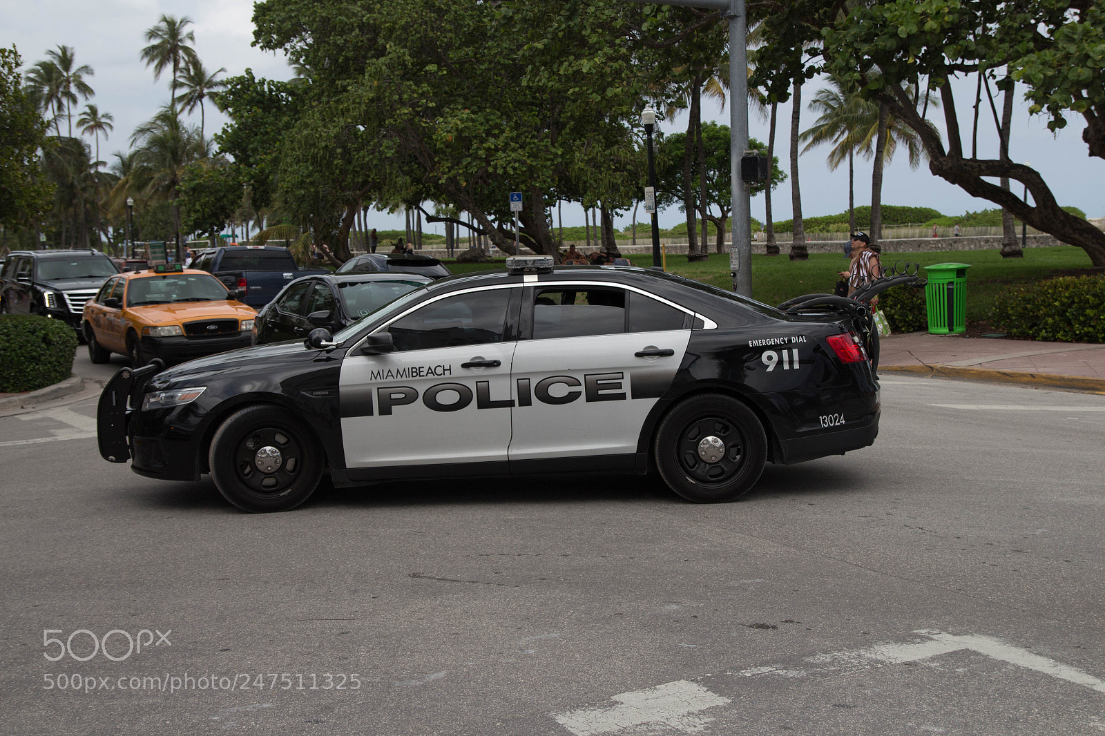 Canon EOS 700D (EOS Rebel T5i / EOS Kiss X7i) sample photo. Miami police photography