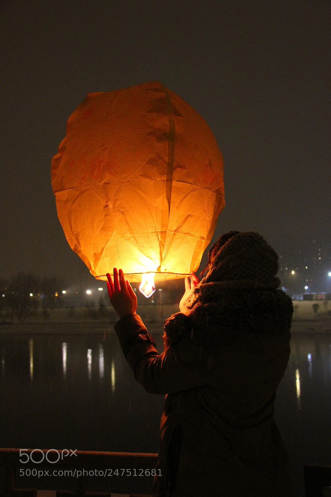 Canon EOS 550D (EOS Rebel T2i / EOS Kiss X4) sample photo. Flying lantern photography