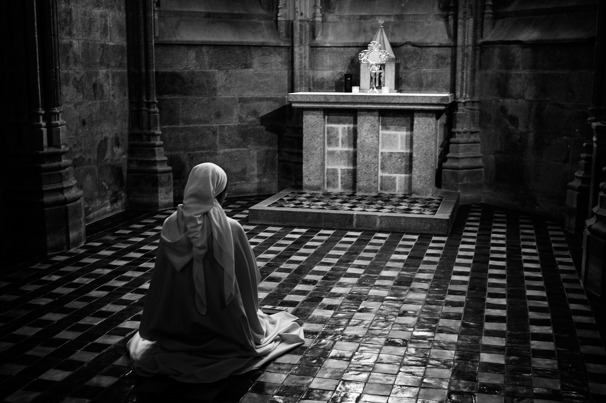 Pentax K100D Super sample photo. Moniale du mont saint michel... photography