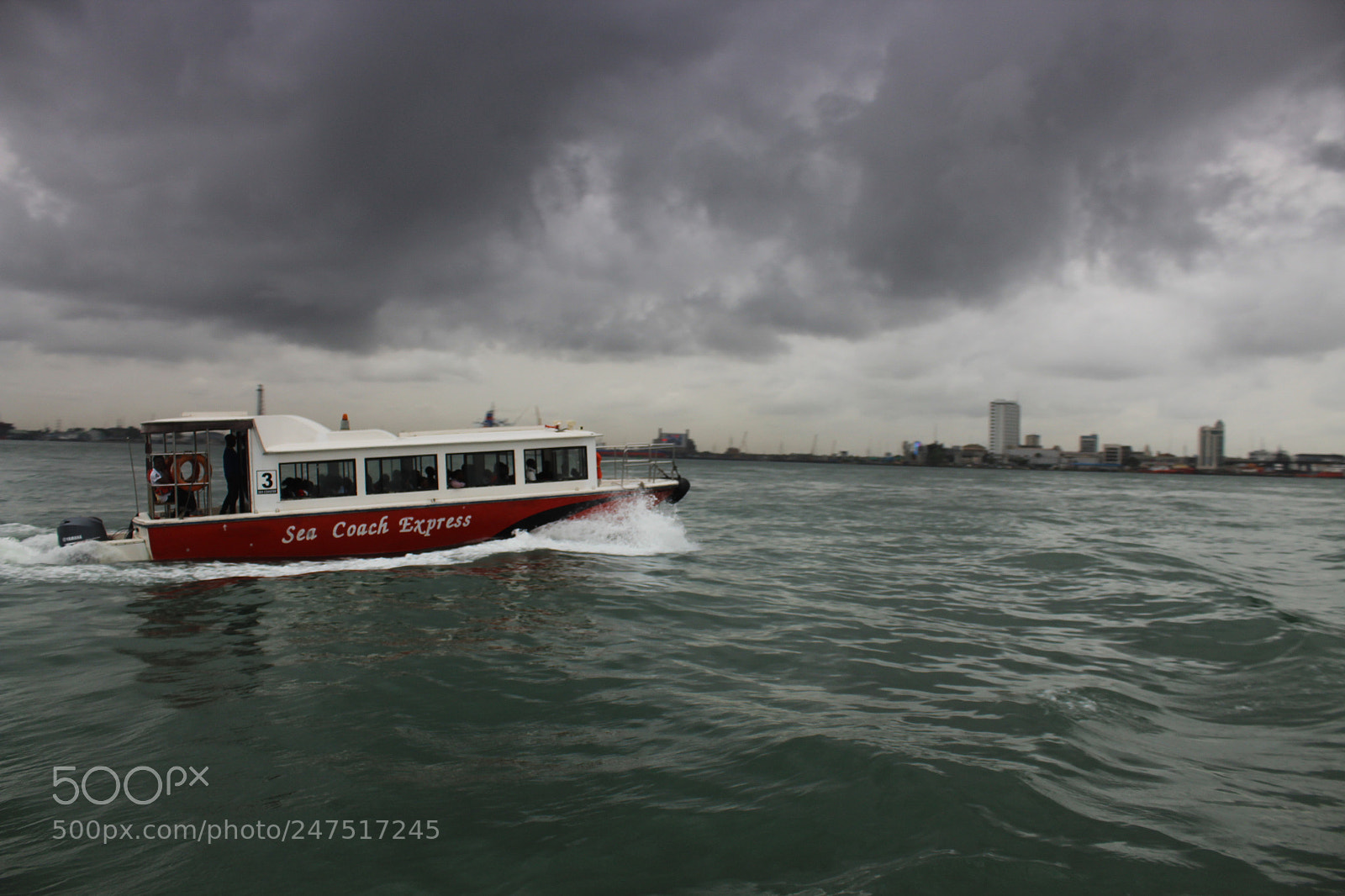 Canon EF-S 18-55mm F3.5-5.6 III sample photo. Passenger boat photography