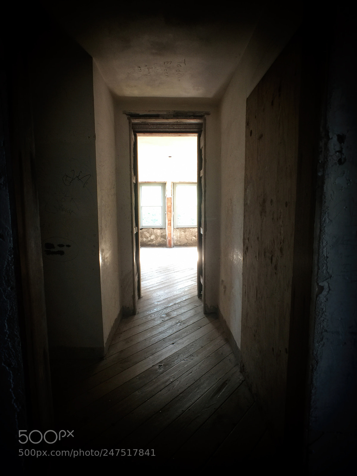 Apple iPhone 6 Plus sample photo. End of the hallway photography