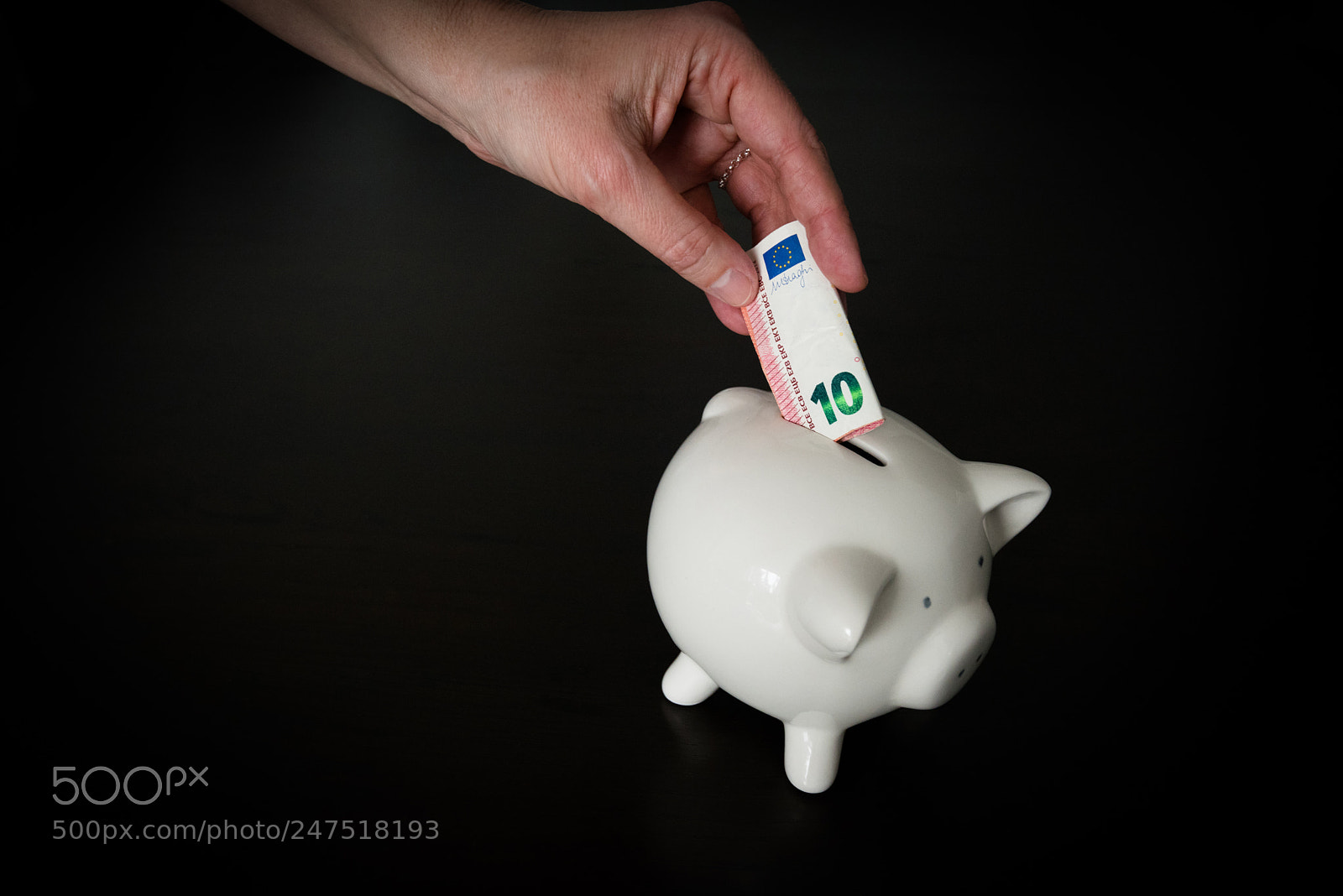 Nikon D810 sample photo. Woman putting a ten photography