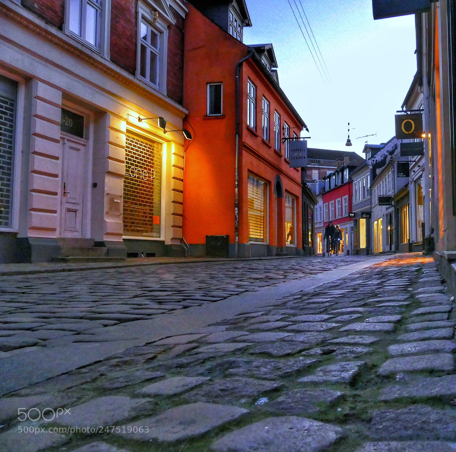 Panasonic Lumix DMC-FZ1000 sample photo. Cozy alley photography