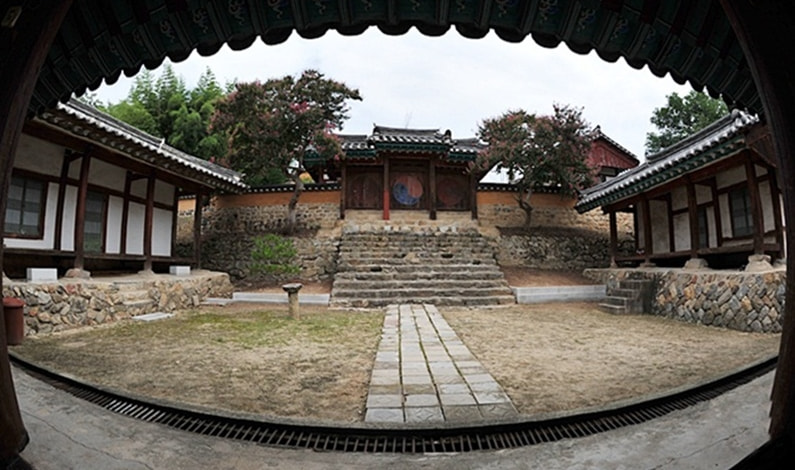 Nikon AF Fisheye-Nikkor 16mm F2.8D sample photo. Traditional architecture of korean 대한민국 photography