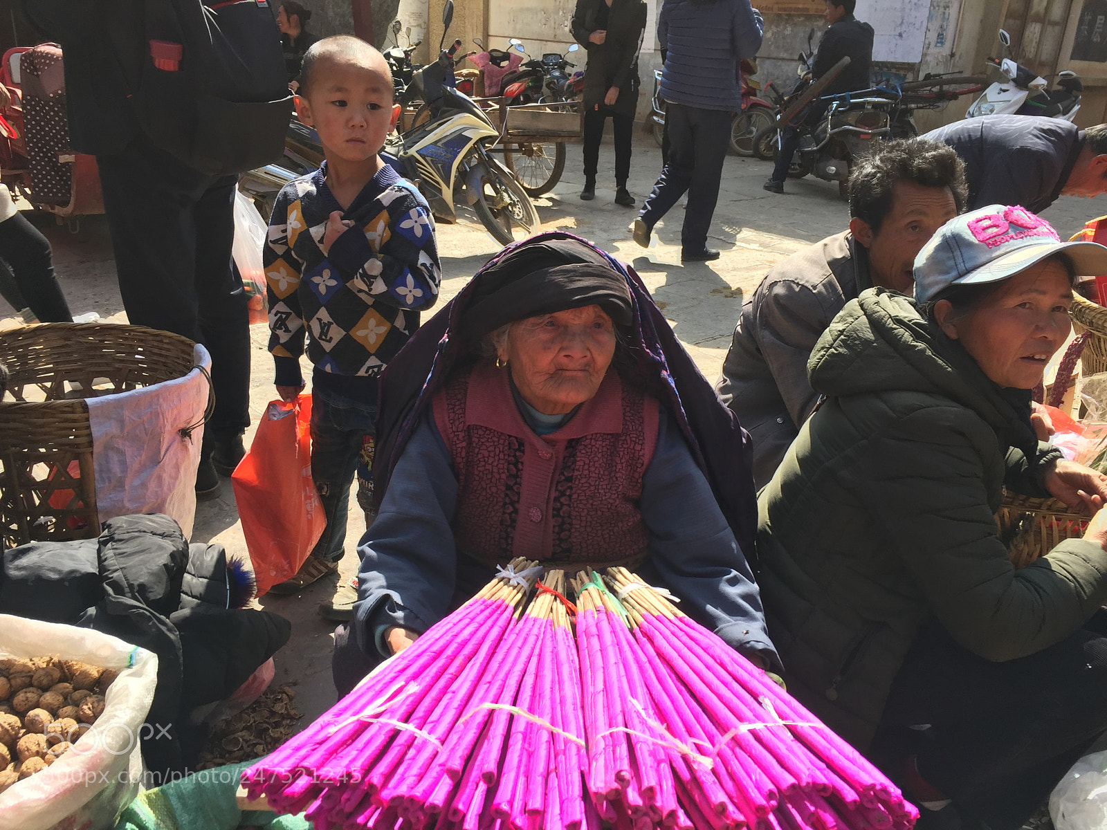 Apple iPhone 6 sample photo. Street vendor photography