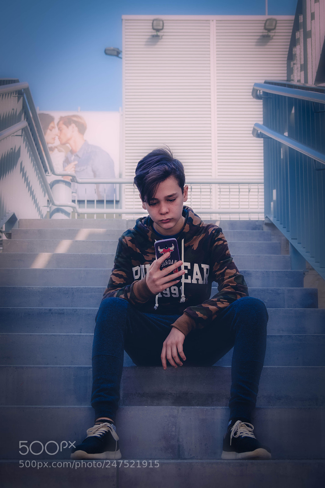 Fujifilm X-T1 sample photo. El chico del movil photography
