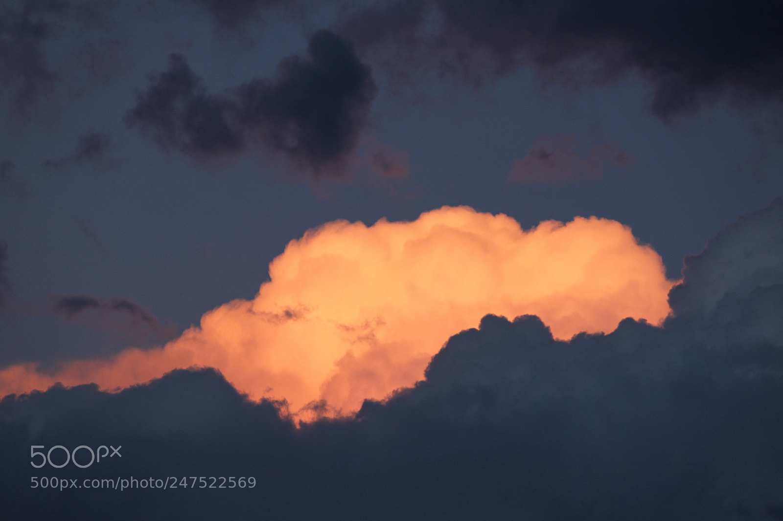 Canon EOS 500D (EOS Rebel T1i / EOS Kiss X3) sample photo. Cloud photography