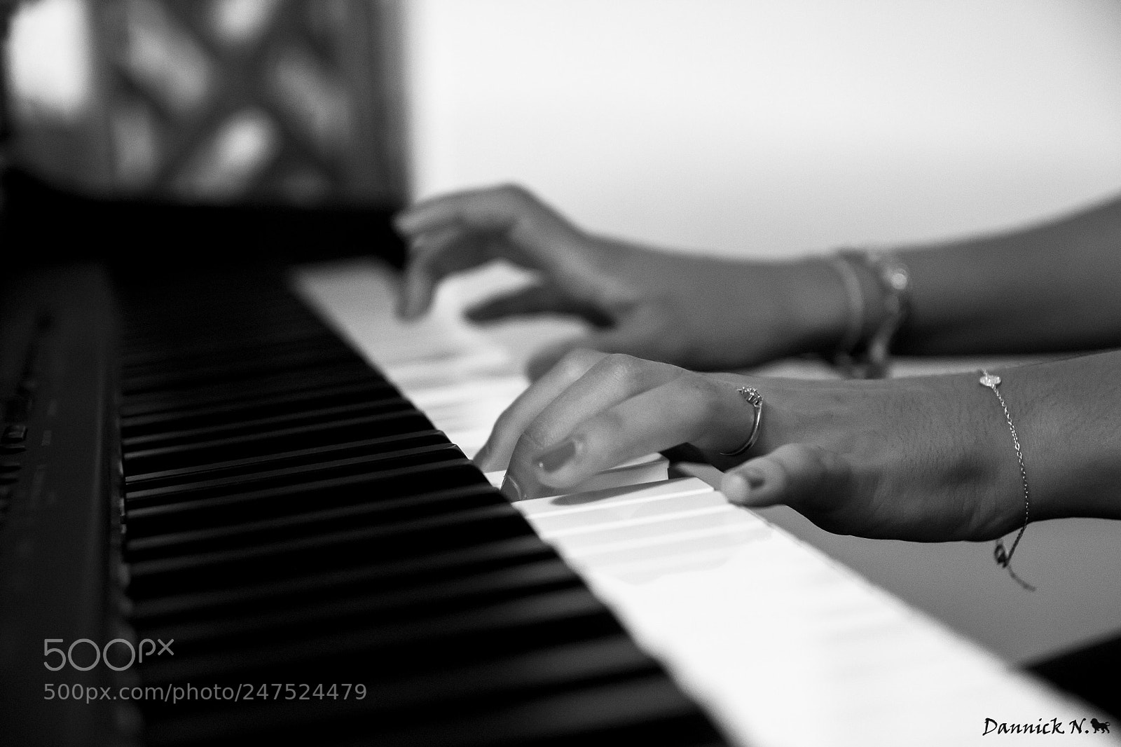Canon EOS 600D (Rebel EOS T3i / EOS Kiss X5) sample photo. Pianist photography