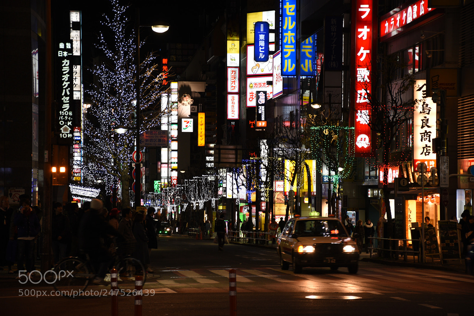 Nikon D5600 sample photo. Shinjuku, japan - taxi photography