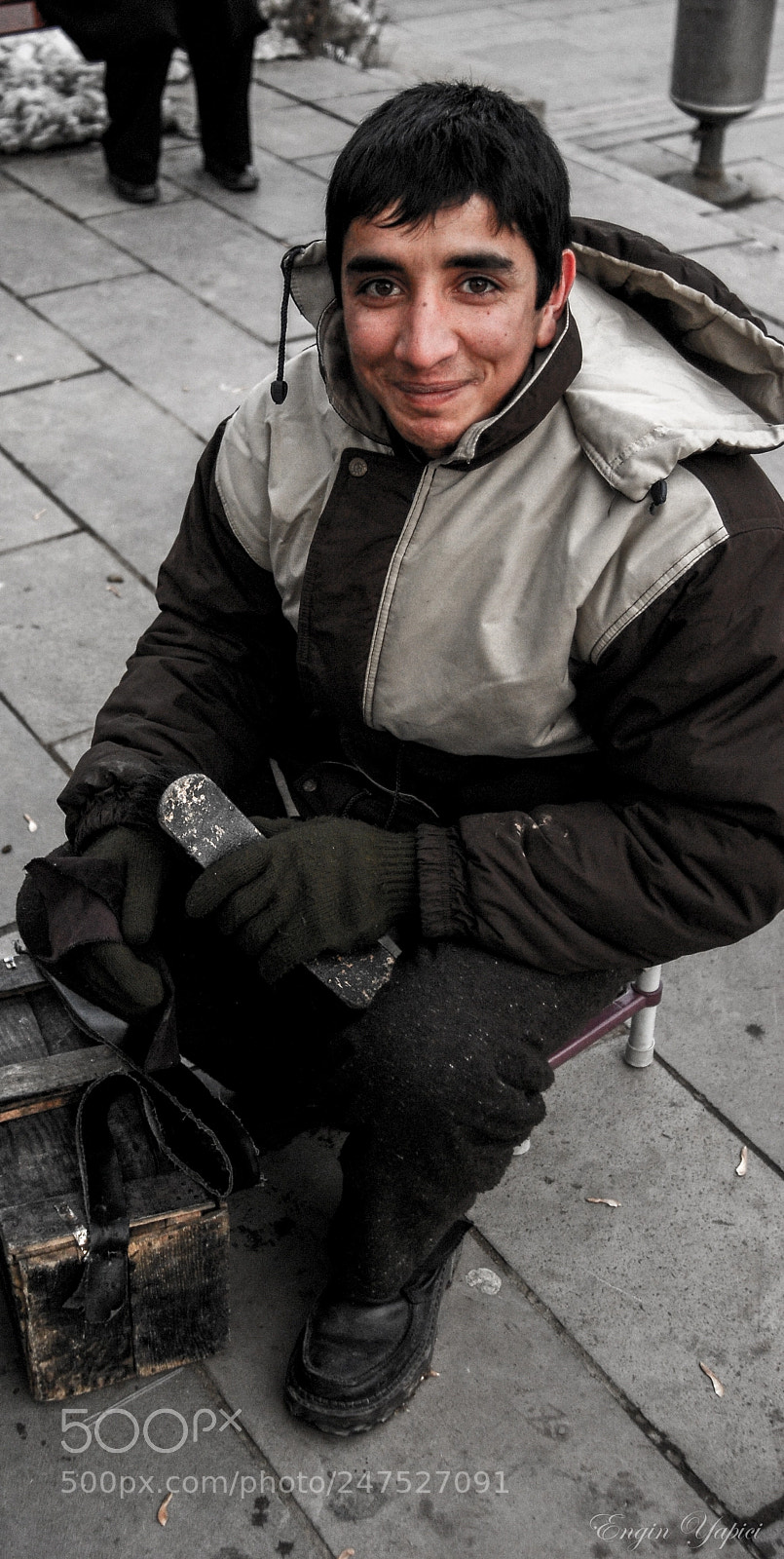 Nikon D80 sample photo. Shoeshiner photography