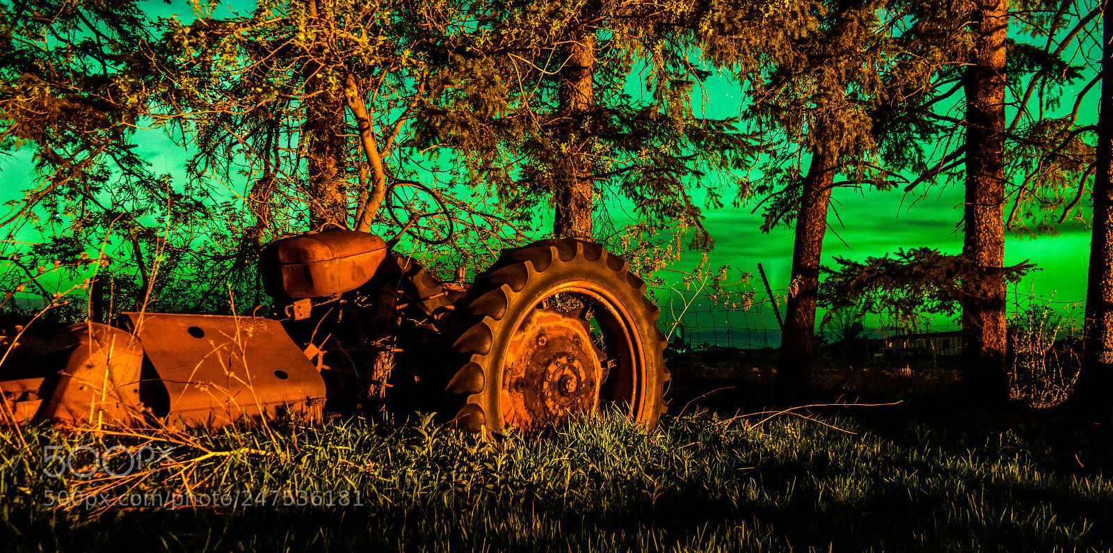 Canon EOS 600D (Rebel EOS T3i / EOS Kiss X5) sample photo. Northern lights tractor photography