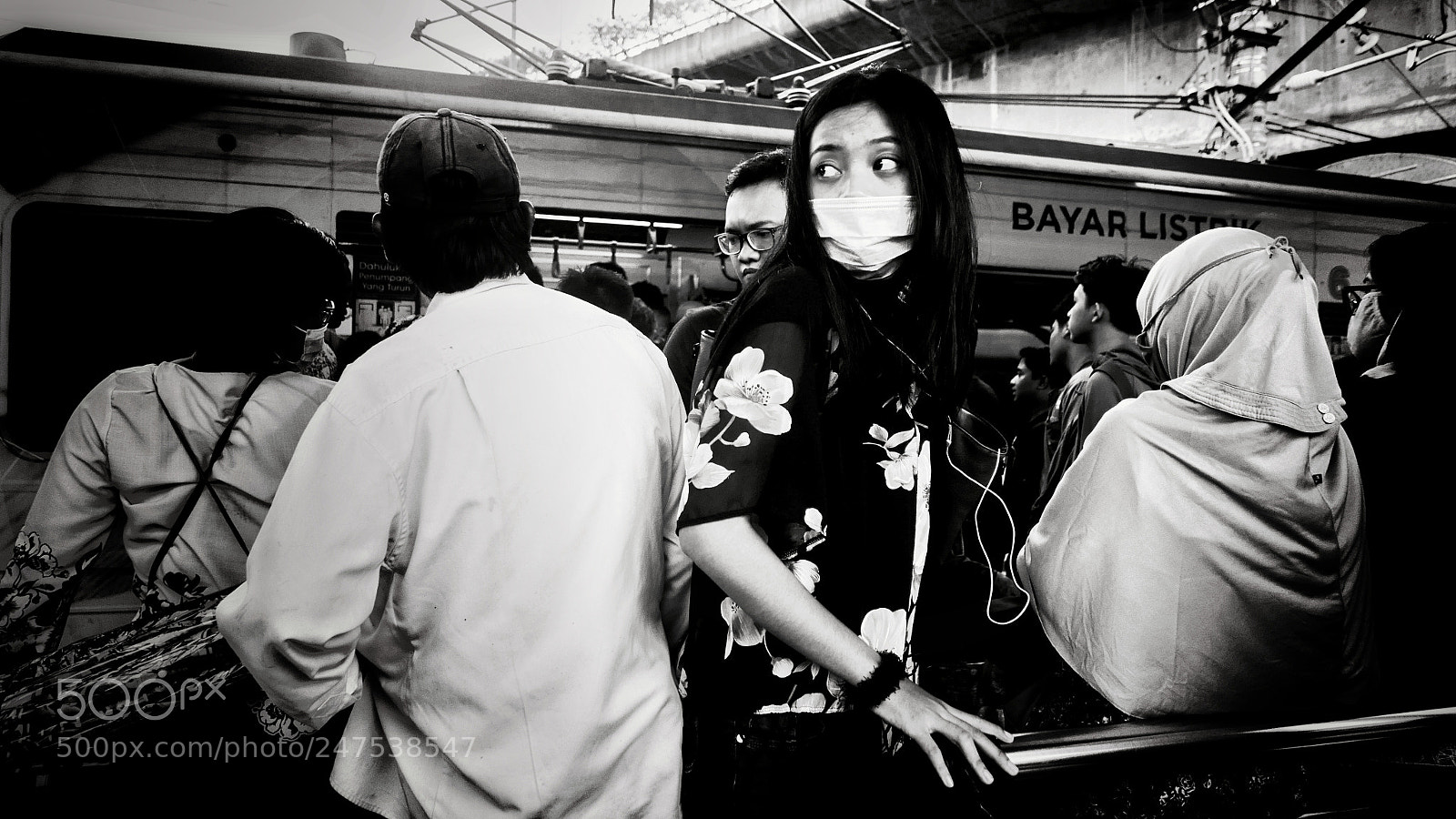 Panasonic Lumix DMC-LX100 sample photo. Woman in railway photography