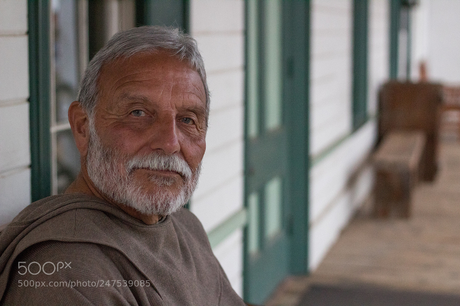 Canon EOS 1300D (EOS Rebel T6 / EOS Kiss X80) sample photo. Old man photography