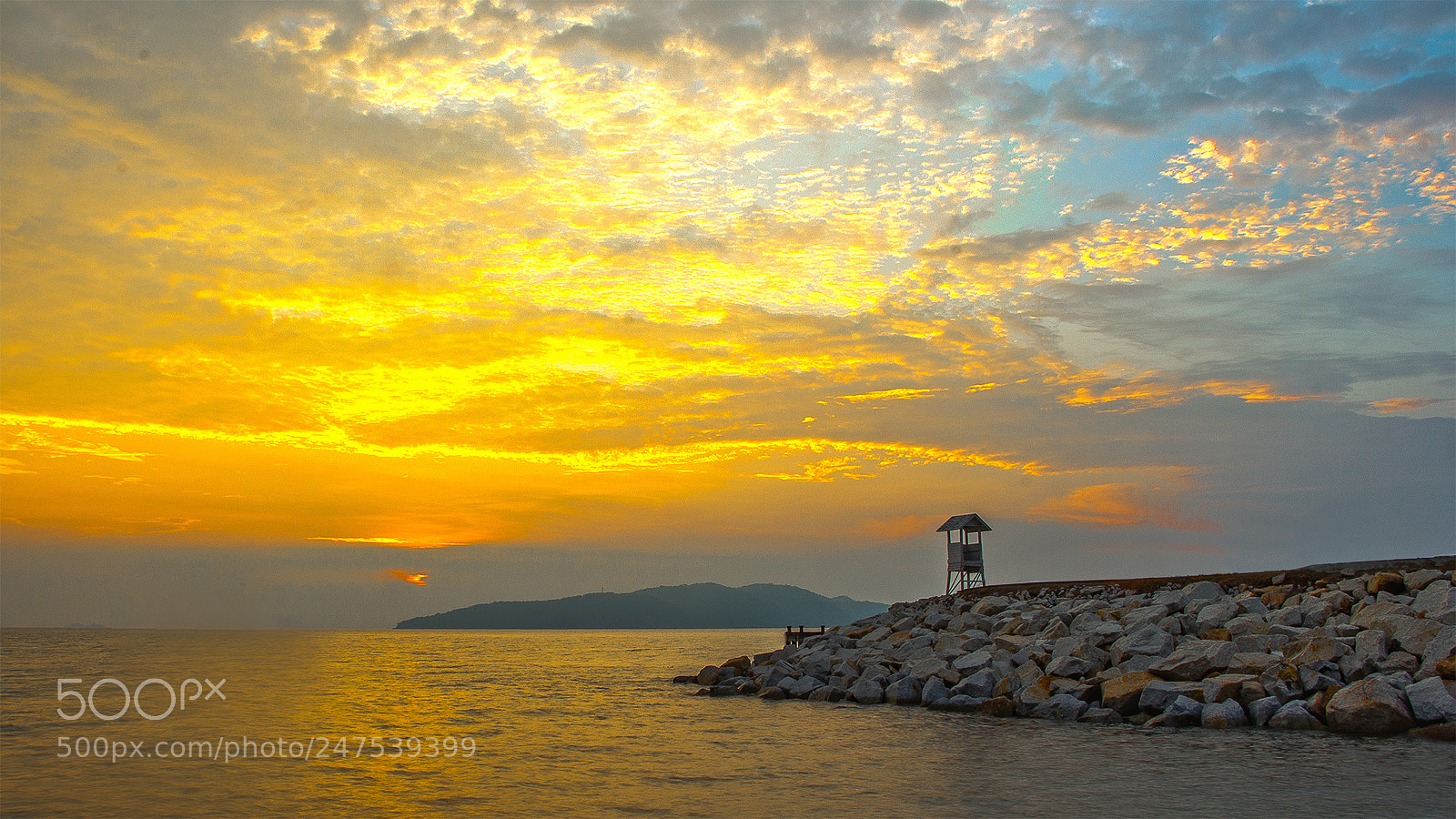 Canon EOS 700D (EOS Rebel T5i / EOS Kiss X7i) sample photo. The golden sky photography