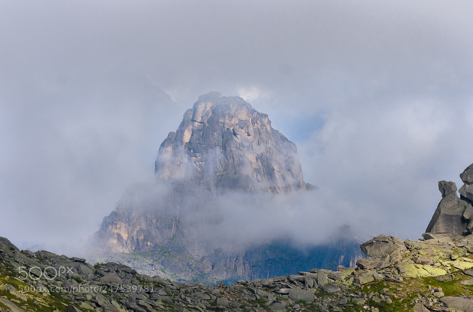 Sony Alpha DSLR-A580 sample photo. Clouds in the pass photography