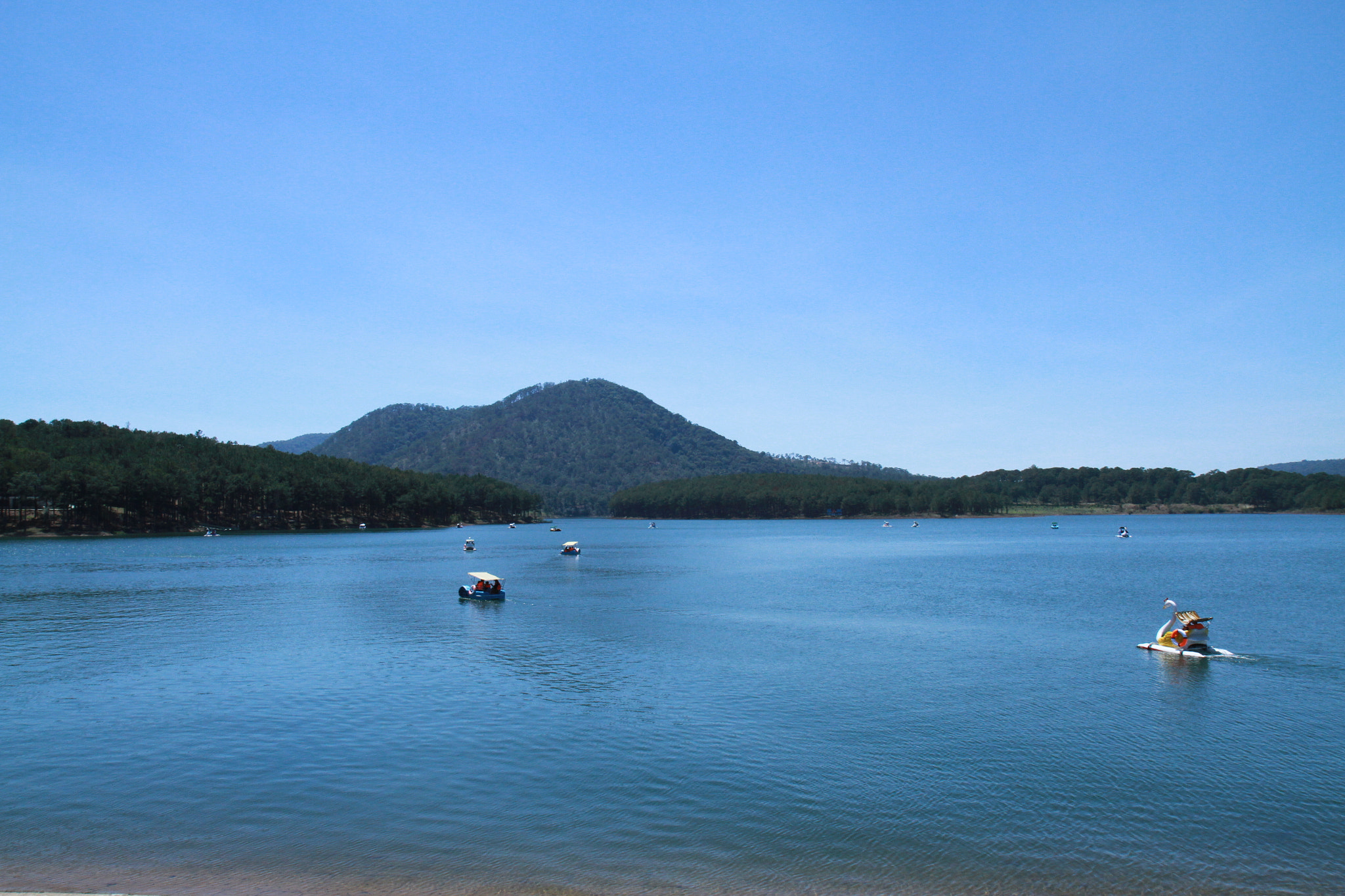Canon EF-S 17-55mm F2.8 IS USM sample photo. Welcome to vietnam photography