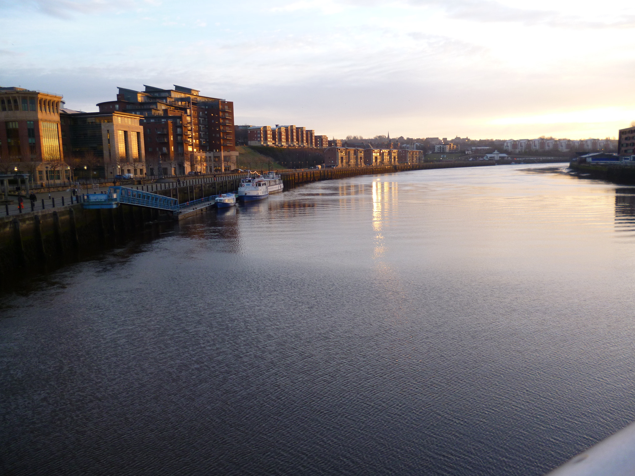 Panasonic DMC-FS16 sample photo. Quayside newcastle-upon-tyne photography