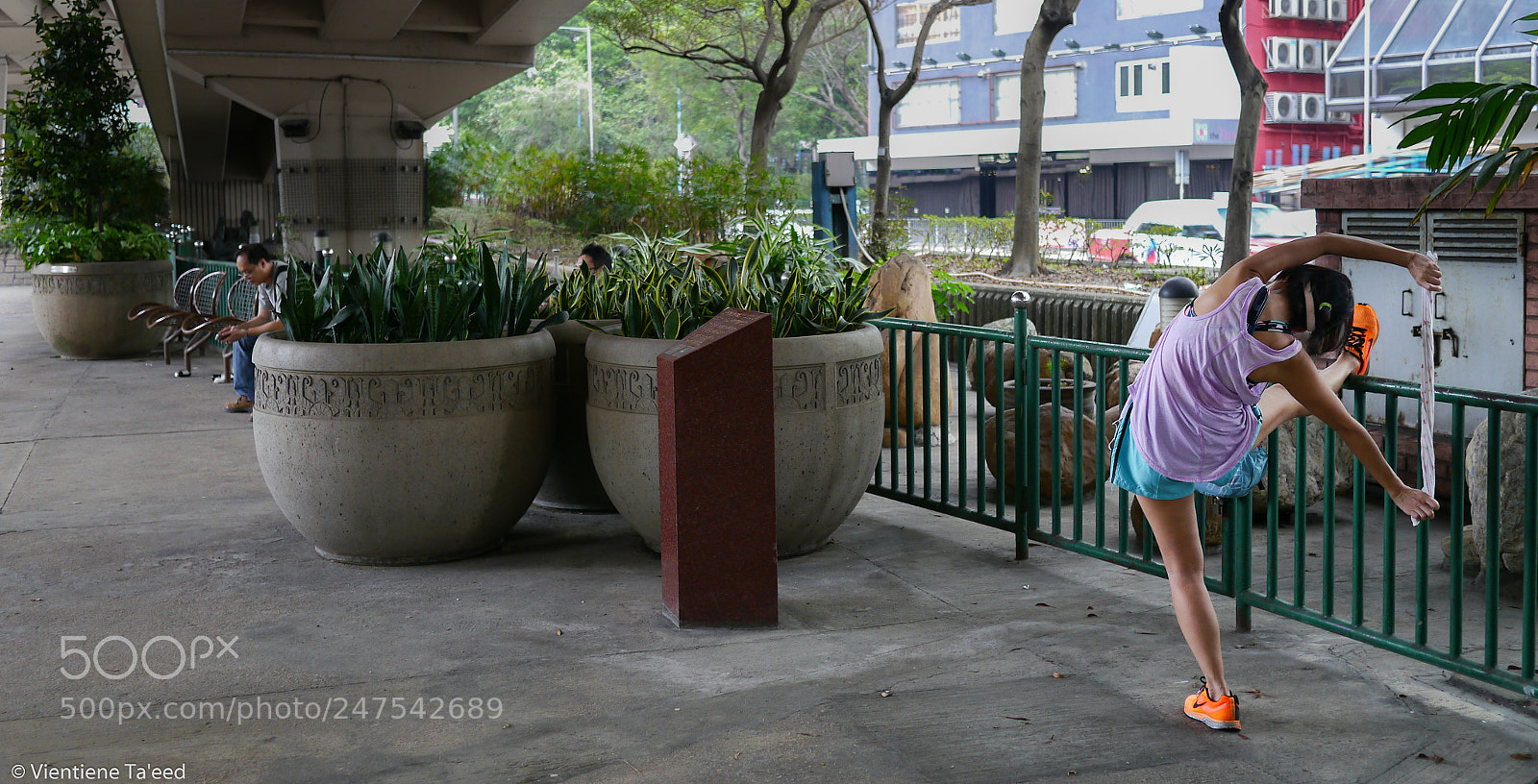 Panasonic Lumix DMC-G5 sample photo. Urban stretching photography