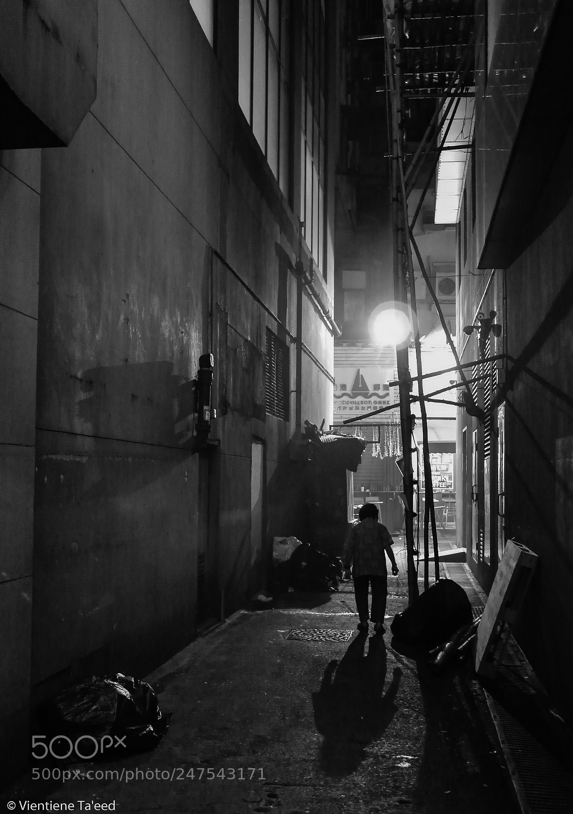 Panasonic Lumix DMC-G5 sample photo. Lonely alley photography