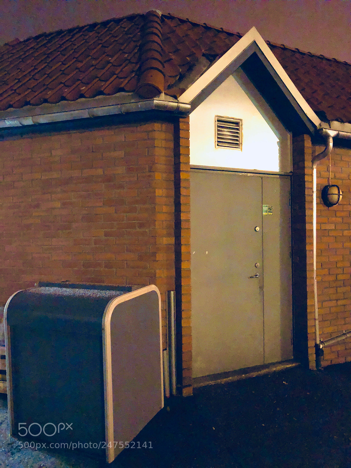 Apple iPhone 8 Plus sample photo. Urban photography