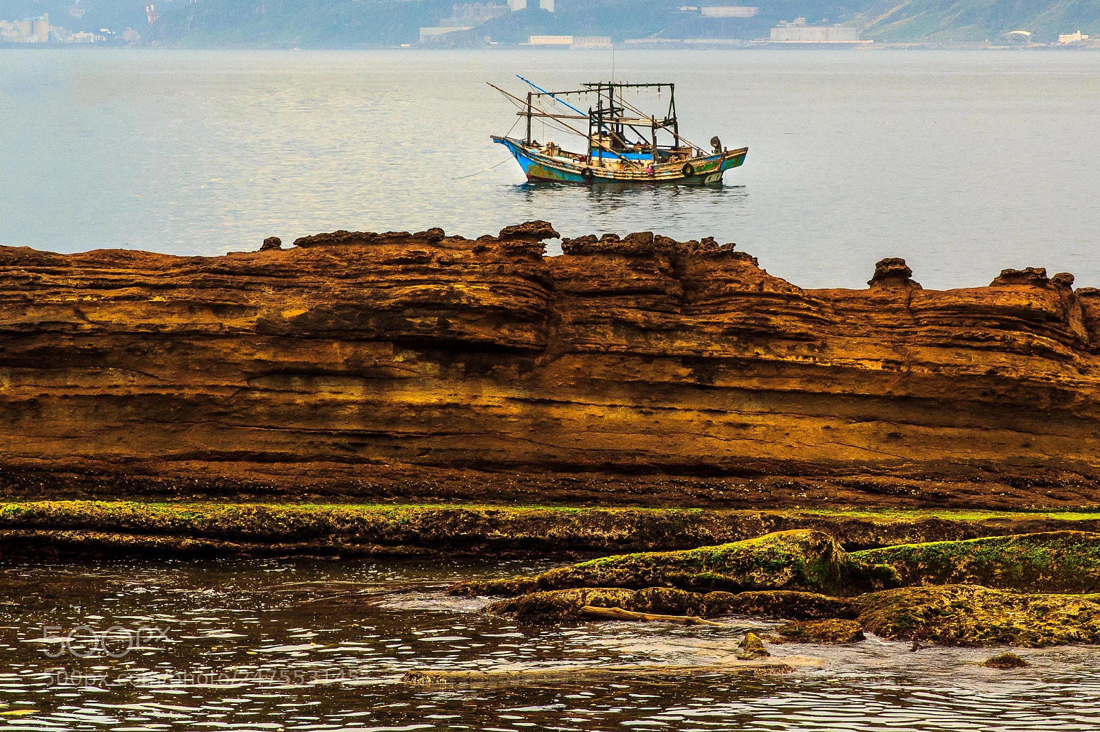 Canon EOS 550D (EOS Rebel T2i / EOS Kiss X4) sample photo. Fishing boat photography