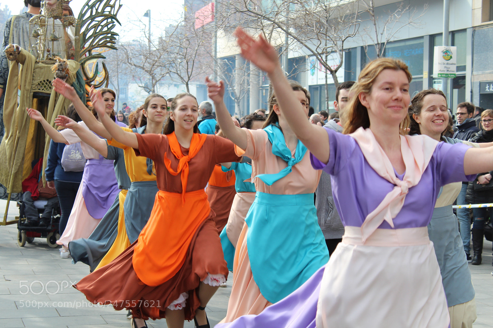 Canon EF-S 18-55mm F3.5-5.6 III sample photo. Traditional catalan dance photography