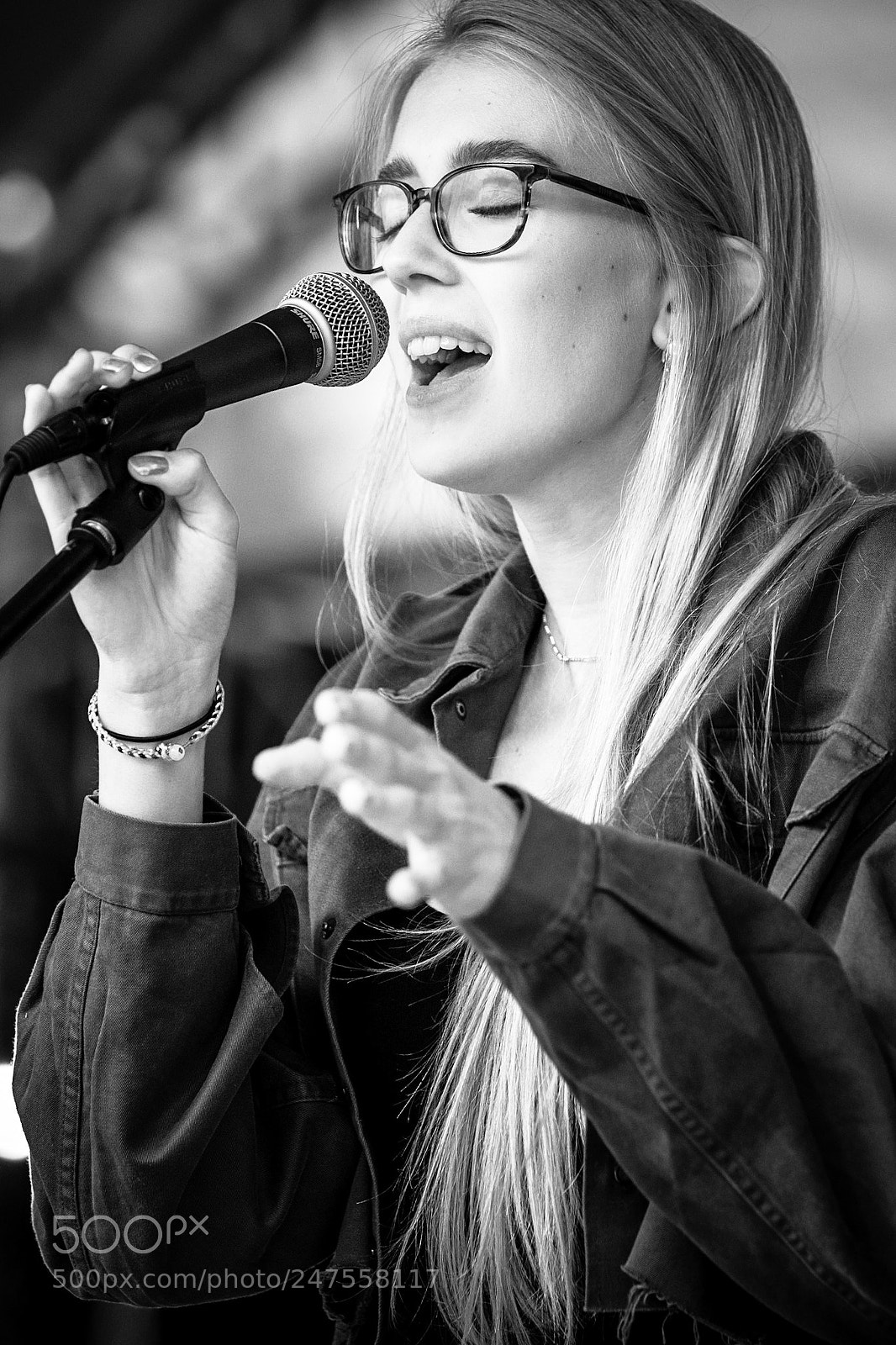Canon EOS 7D Mark II sample photo. Listen to the feelings photography