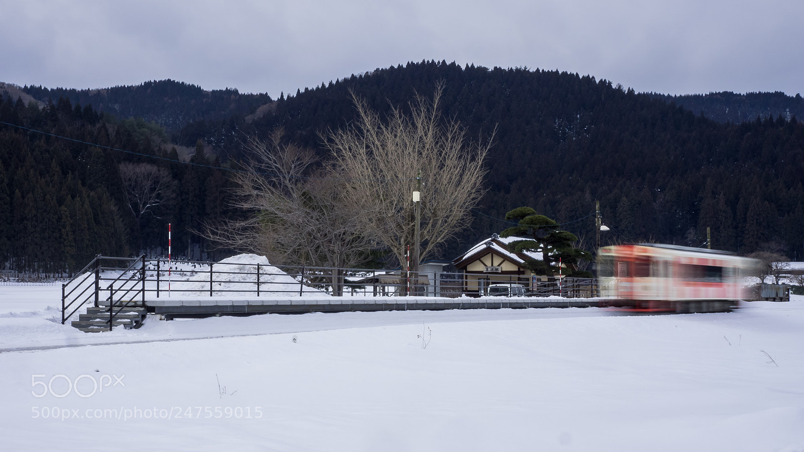 Olympus OM-D E-M1 sample photo. Unstaffed station in winter photography