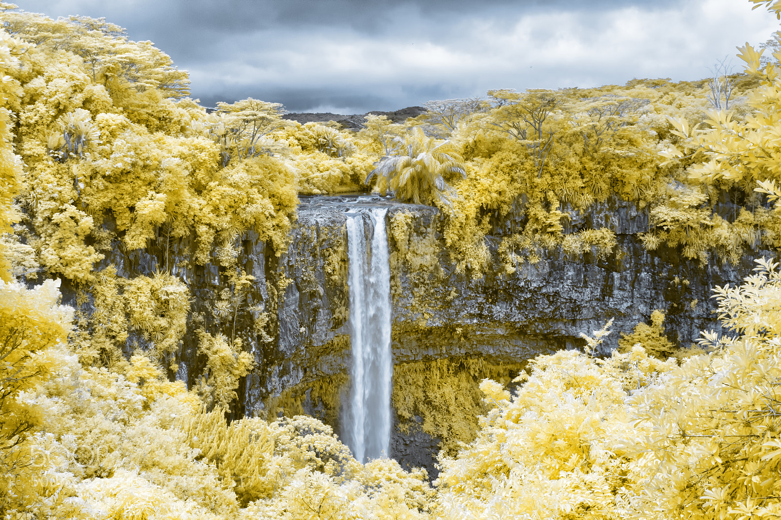 Canon EOS 600D (Rebel EOS T3i / EOS Kiss X5) sample photo. Chamarel waterfall photography