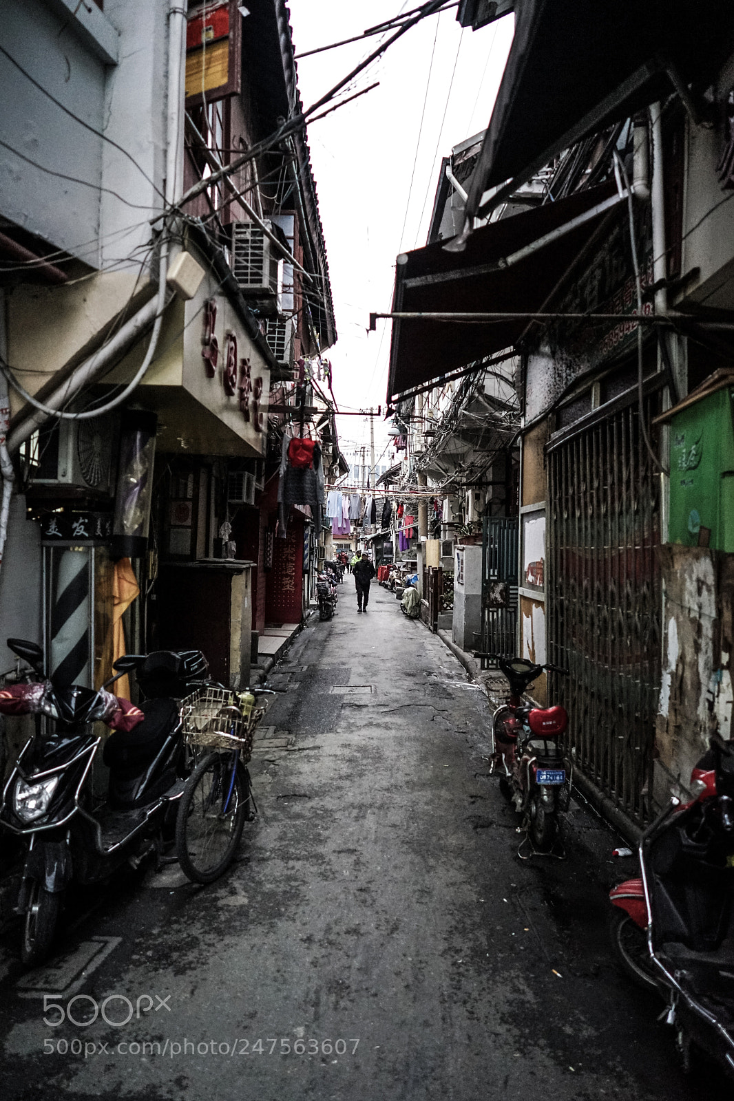 Sony a7 II sample photo. Shanghai alley photography