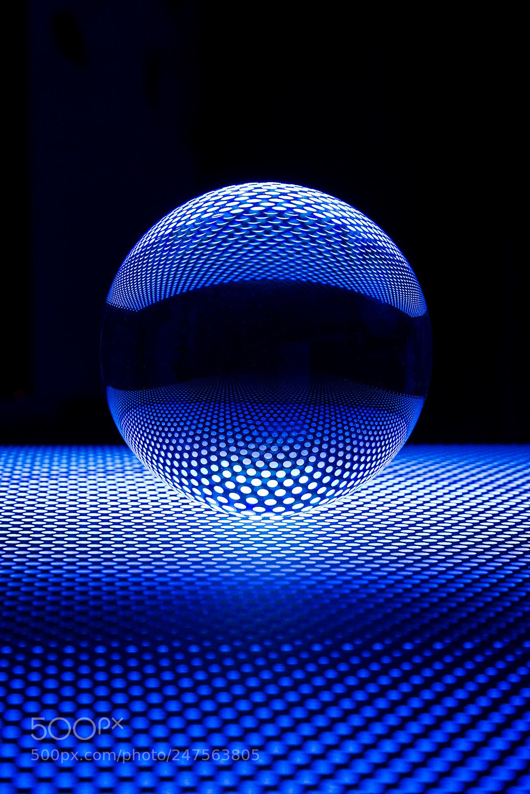 Nikon D600 sample photo. Glaskugel mit blauen licht. photography
