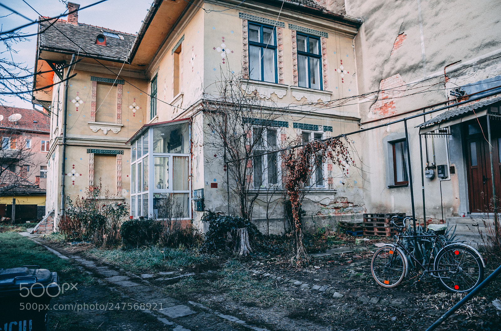 Nikon D5100 sample photo. Abandoned house photography