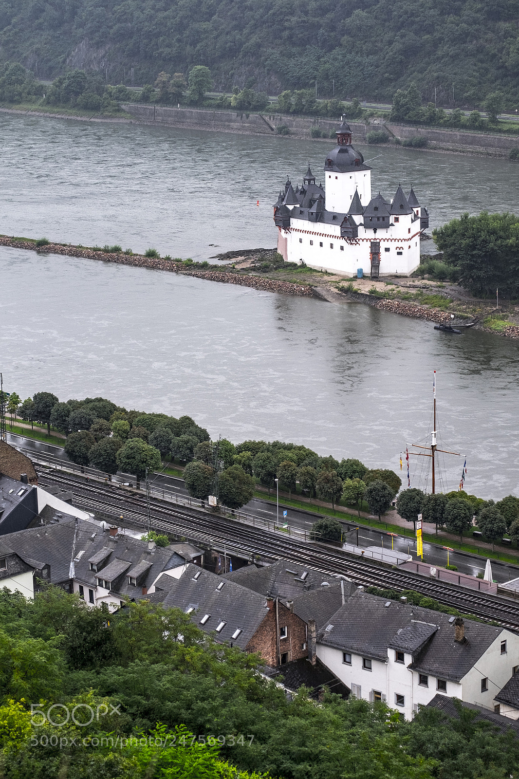 Fujifilm X-T10 sample photo. Falkenau castle in kaub photography