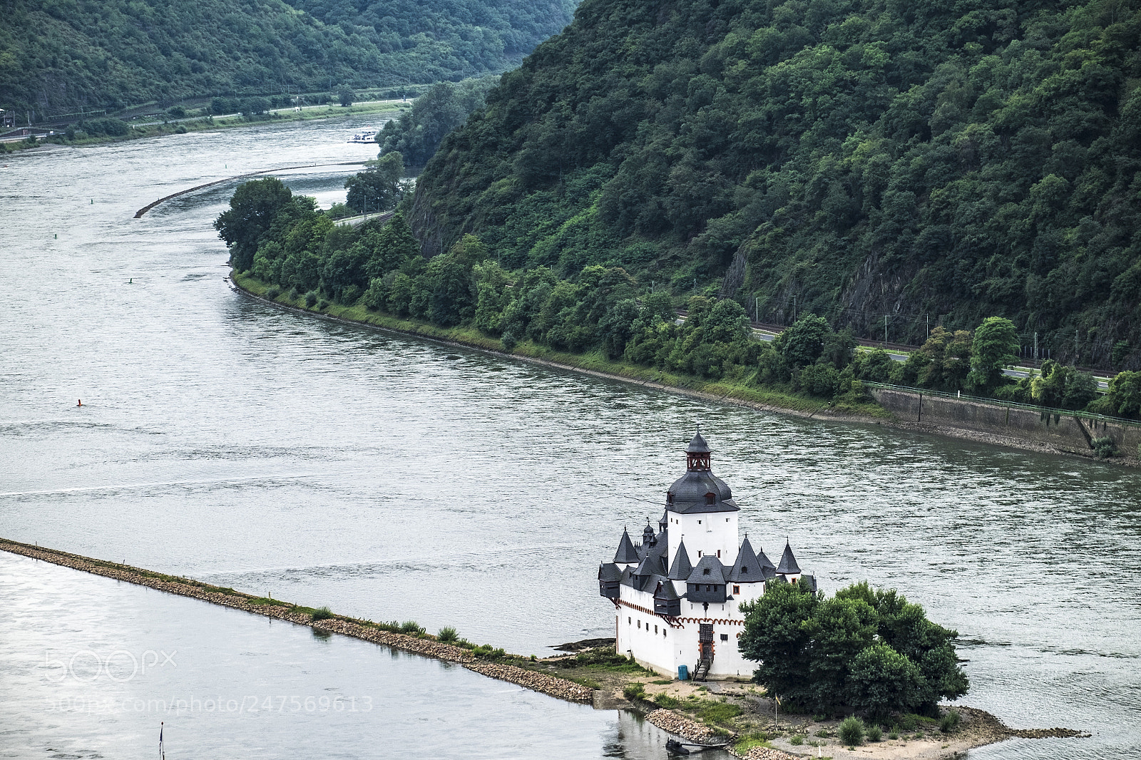 Fujifilm X-T10 sample photo. Falkenau castle in kaub photography